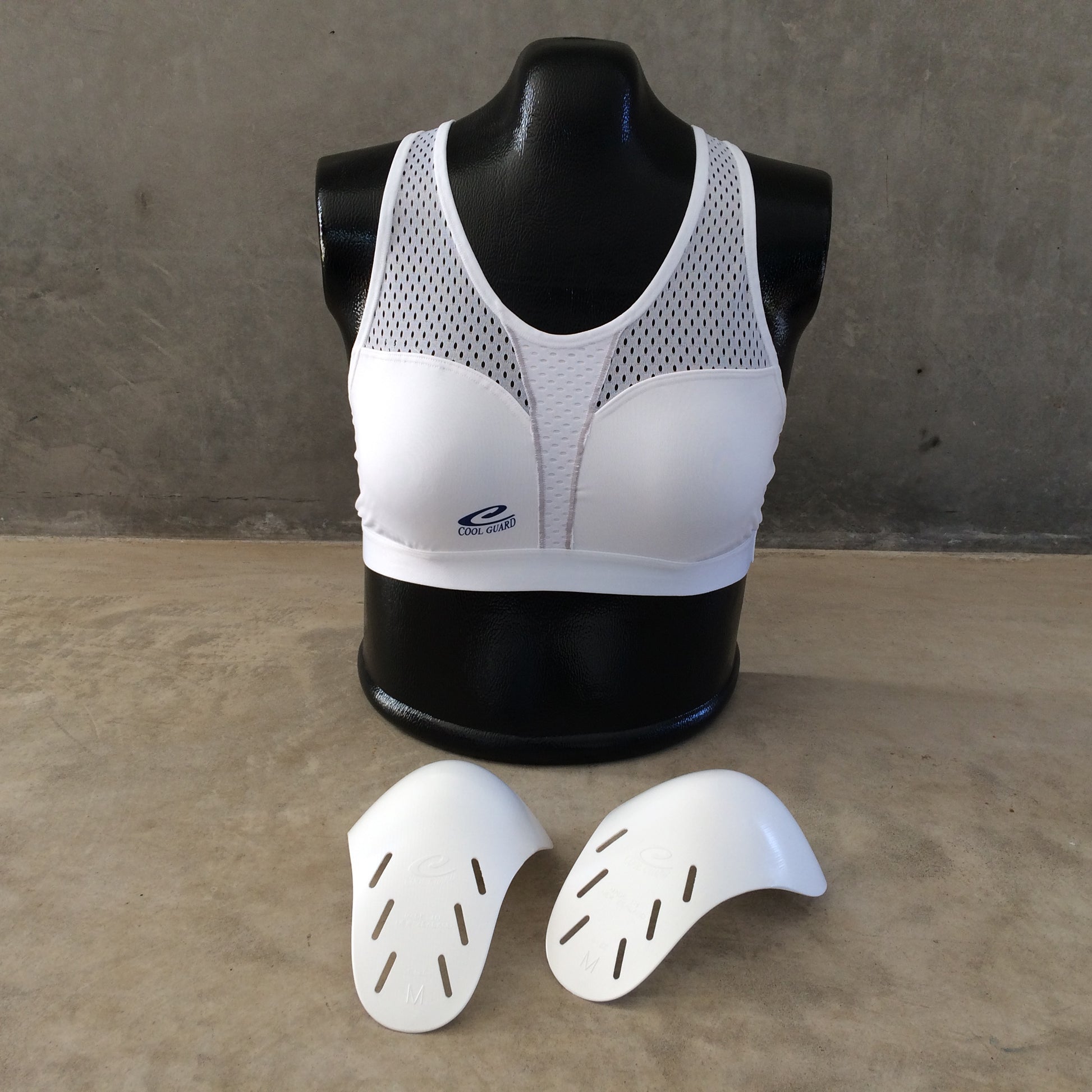 Buy Nike Women's Swoosh Metallic Logo Sports Bra White in KSA -SSS